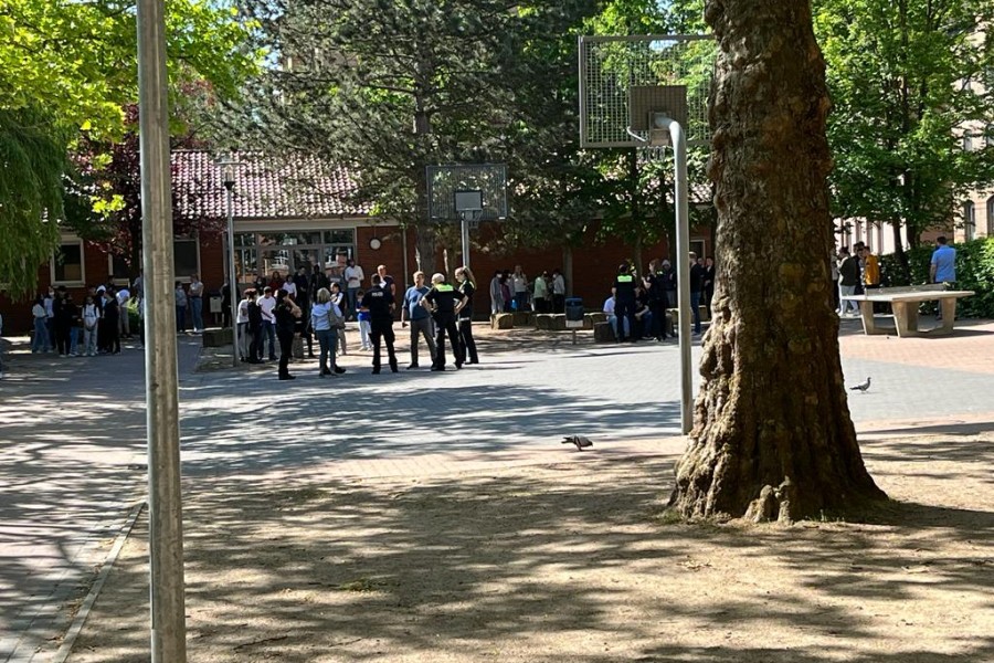 Der Basketballplatz ist der offizielle Sammelplatz in solchen Fällen.