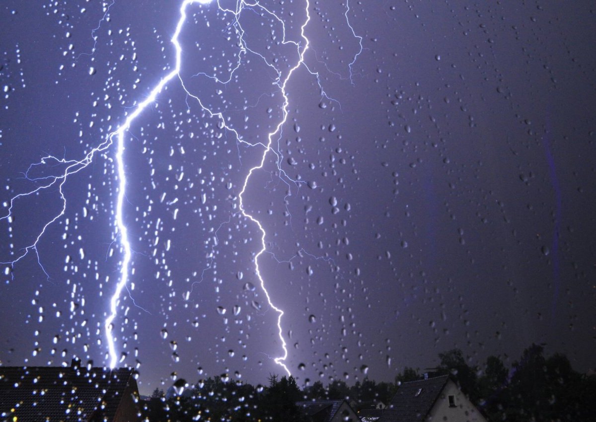 gewitter blitz schauer regen starkregen