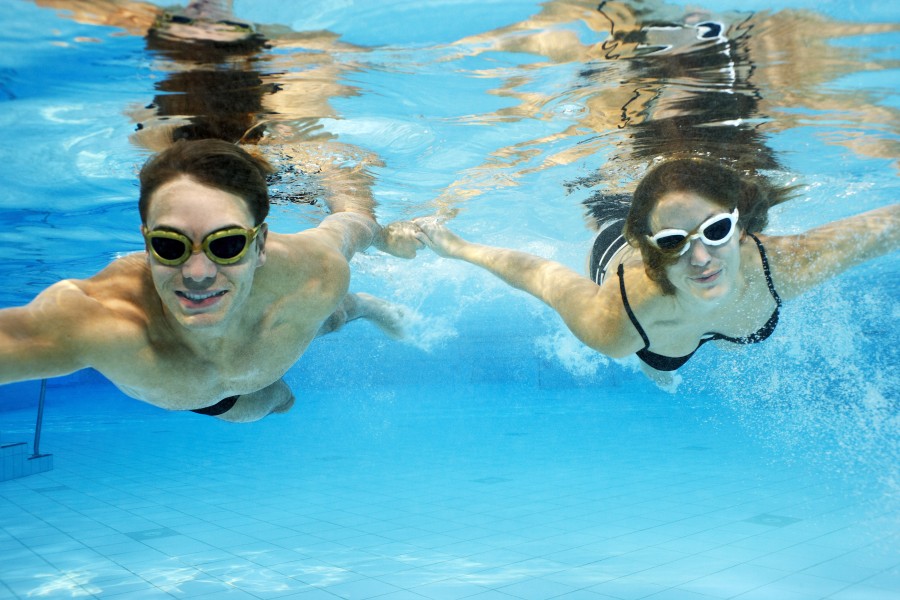 Schwimmfans in Wolfsburg müssen im Sommer kurz ohne das Badeland auskommen. (Symbolbild)