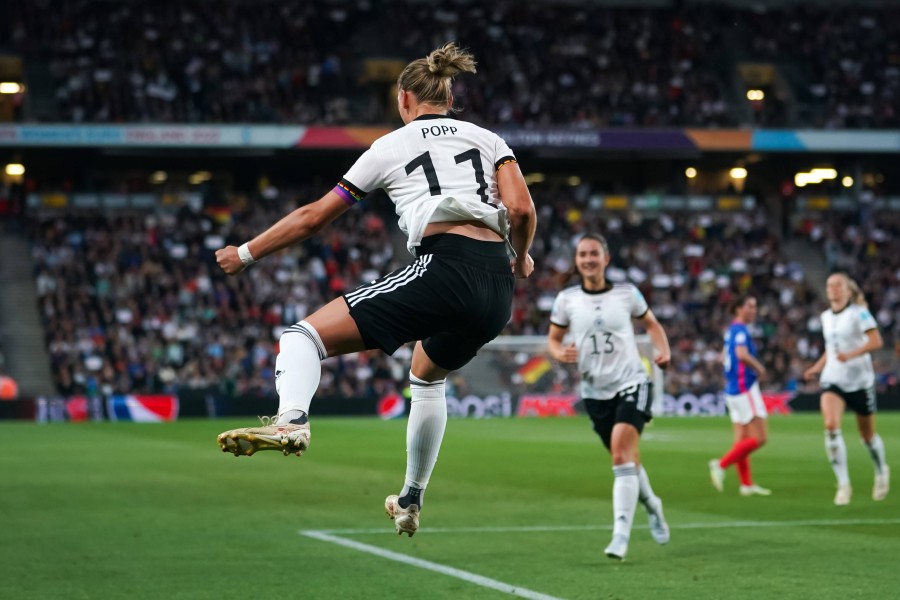 Eintracht Braunschweig gegen Hertha steigt parallel zum EM-Finale Deutschland gegen England.