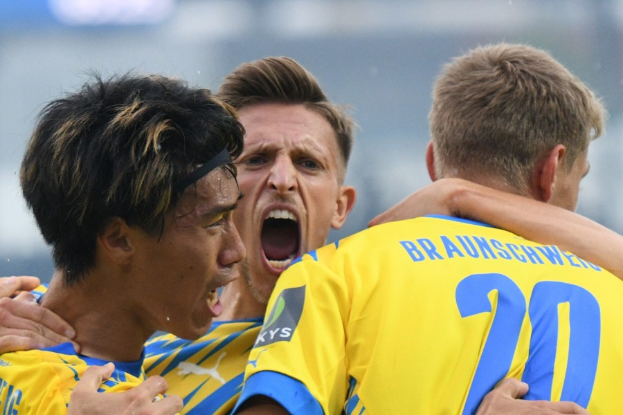 Eintracht Braunschweig siegte in einem packenden Pokalhit gegen Bundesligist Hertha BSC.