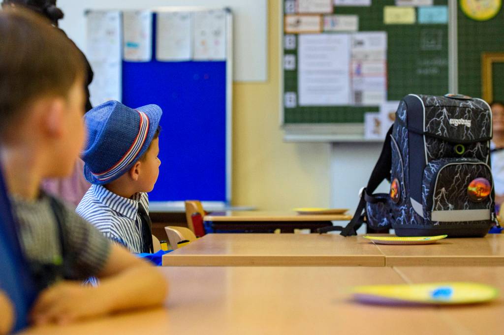 Braunschweig Kinder sitzen in der Klasse