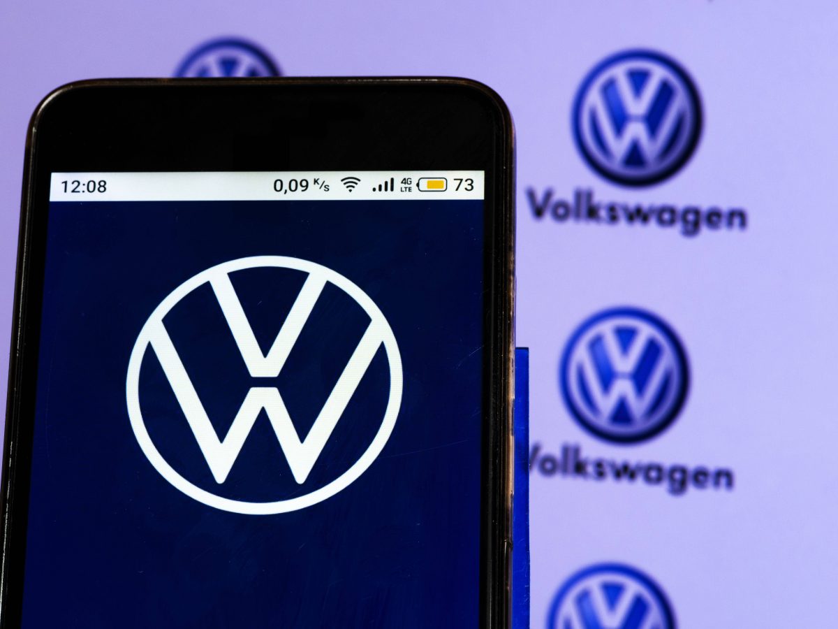 VW schmiert bei der Google-Suche nach E-Autos ziemlich ab.