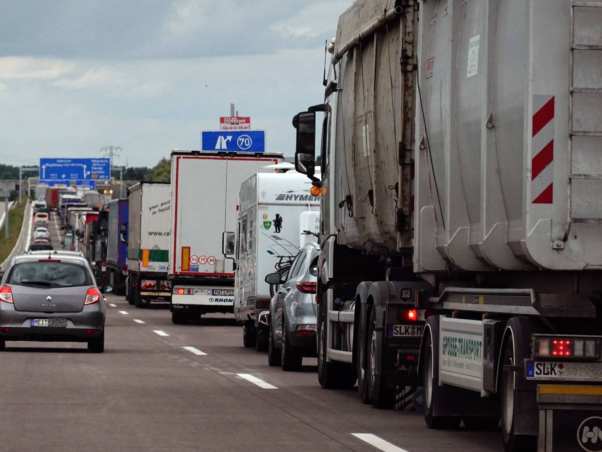 Auf der A2 in Niedersachsen kann es die nächsten Tage länger dauern! (Symbolbild)