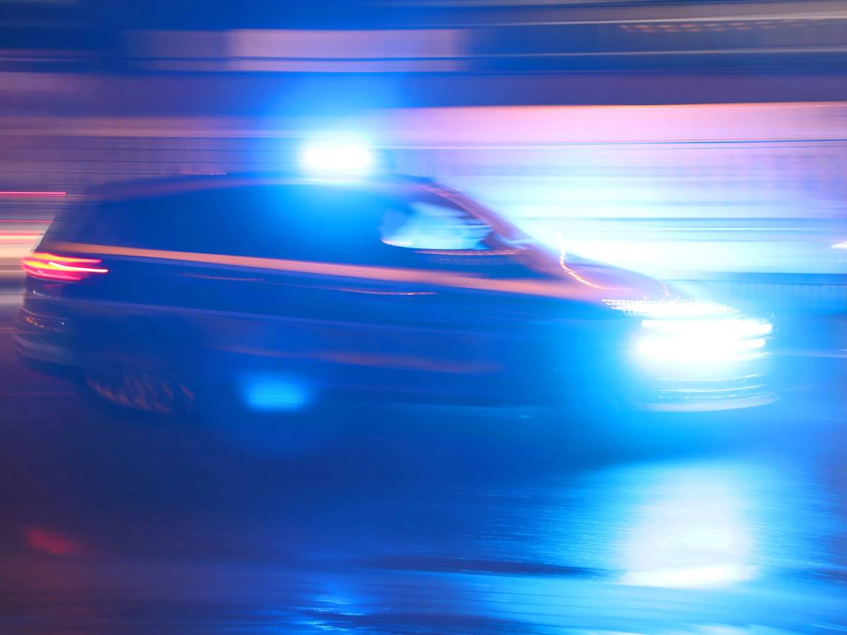 Ein verletzter Mann lag auf dem Hinterhof einer Volksbank-Filiale in Braunschweig. Die Polizei steht nun vor einem Rätsel. (Symbolbild)