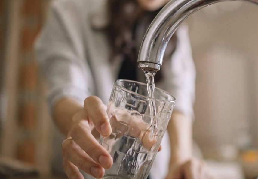 Wird das Trinkwasser in Niedersachsen knapp? (Symbolbild)