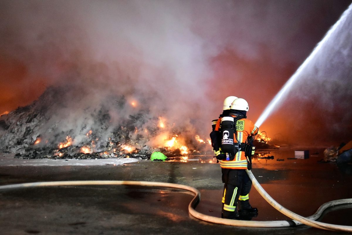 Großeinsatz für die Feuerwehr auf dem Alba-Gelände in Braunschweig-Watenbüttel!