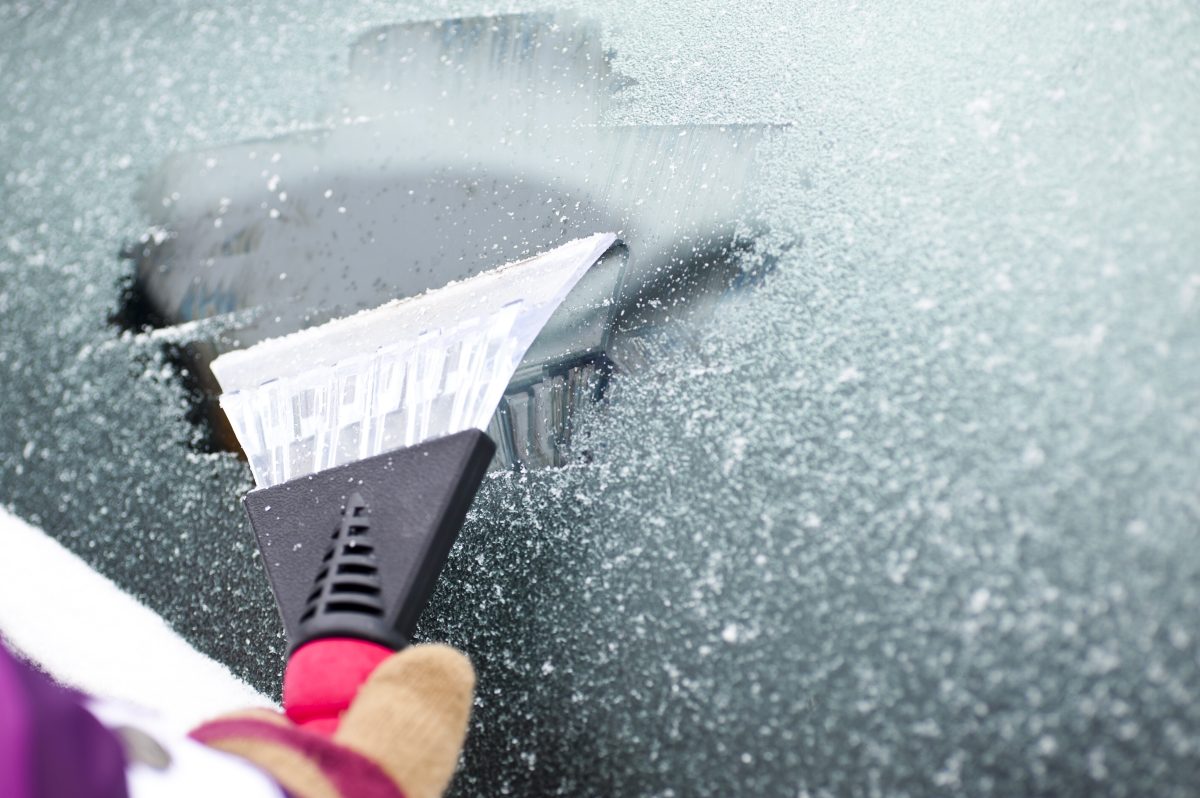 Wetter in Niedersachsen: Frost auf Autoscheibe