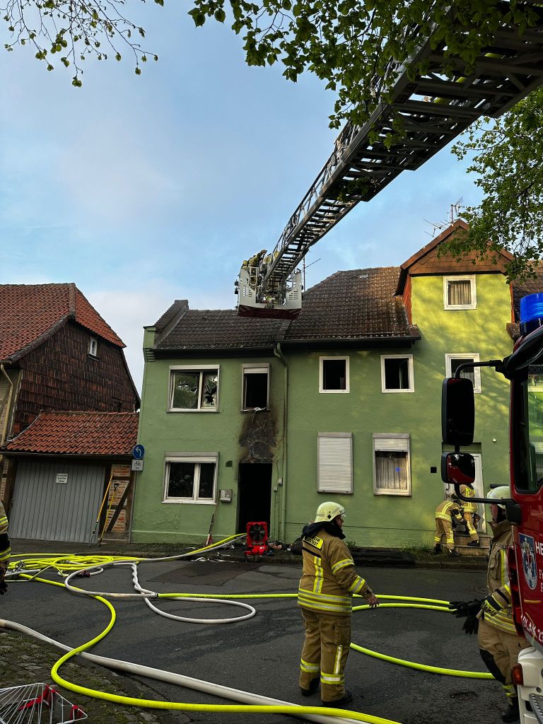 Im Einsatz waren: Ortsfeuerwehr Helmstedt, Emmerstedt, Barmke, Offleben-Reinsdorf, Grasleben, Kreisfeuerwehr Helmstedt, DRK Helmstedt, THW Helmstedt.