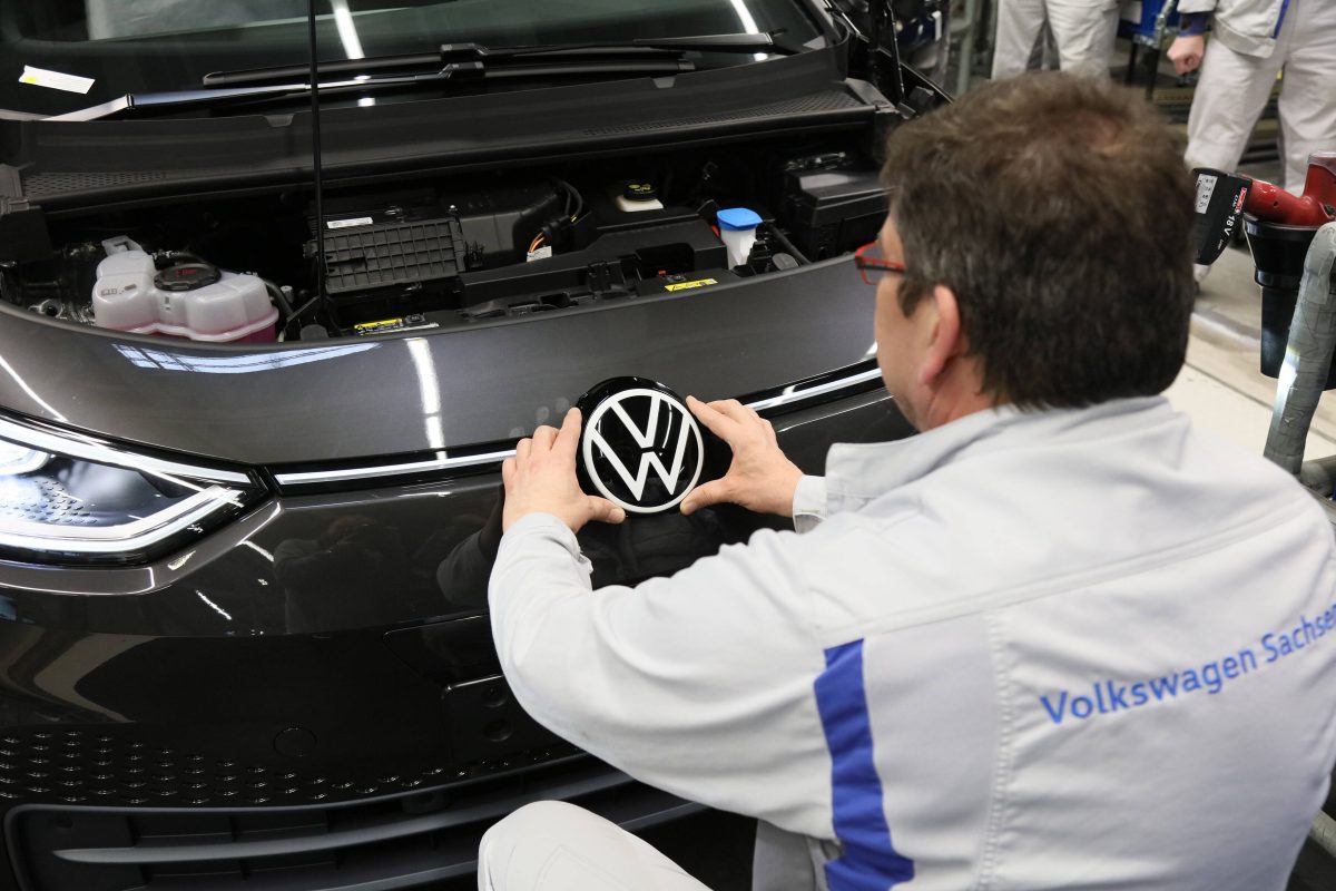VWMitarbeiter müssen wichtige Entscheidung treffen die Zeit rennt