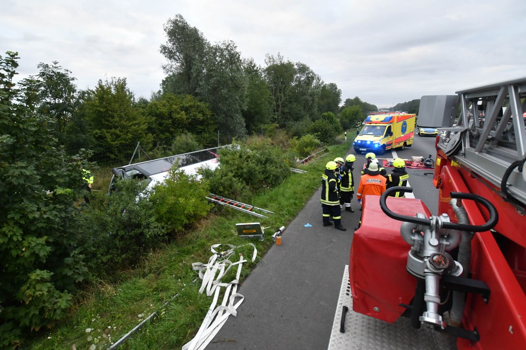 A2 Bei Peine 18 Verletzte Bei Reisebus Unfall Polizei Mit Neuen Details News38de