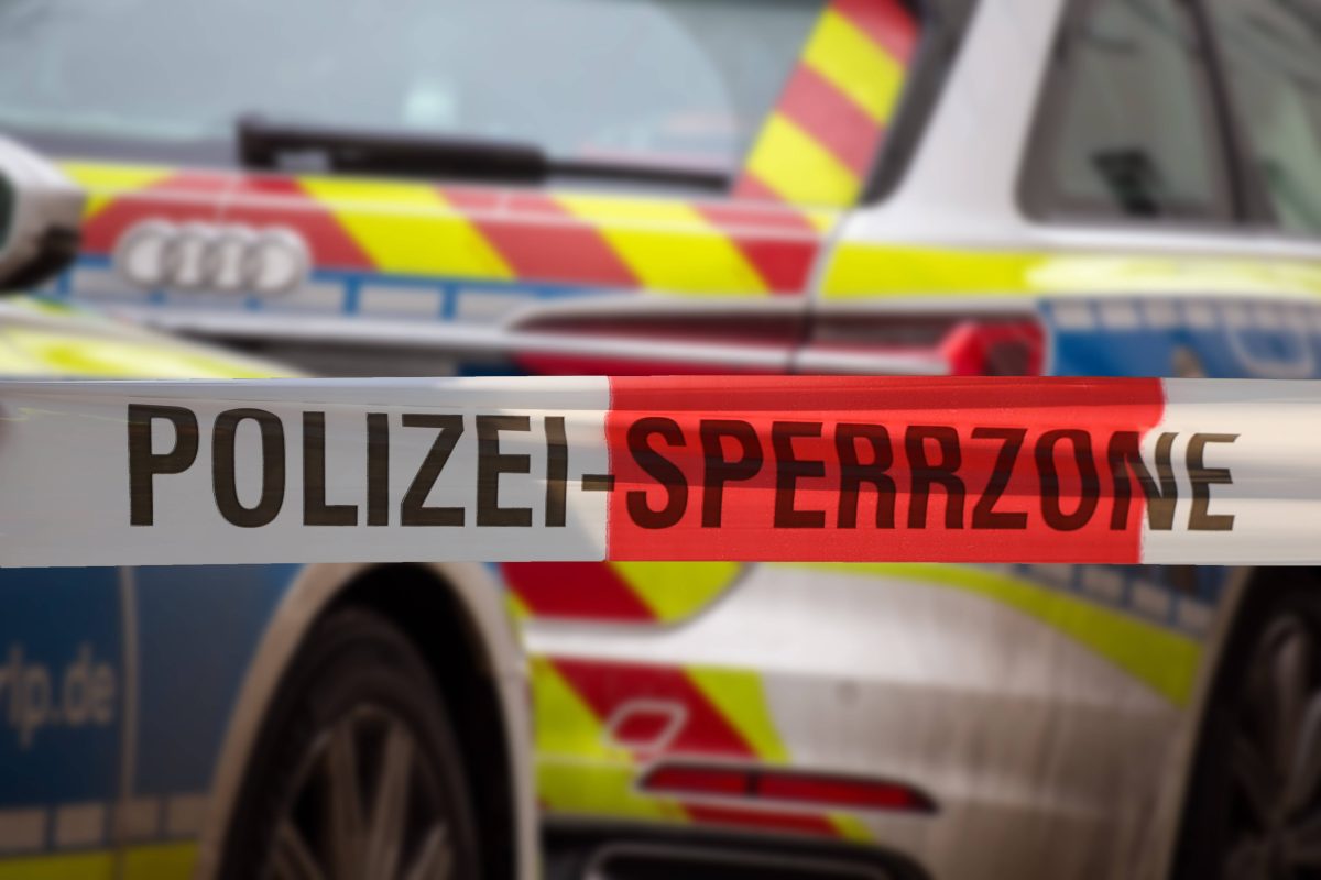 Eine 19 Jahre alte Frau ist in ihrer Braunschweiger Wohnung tot aufgefunden worden.