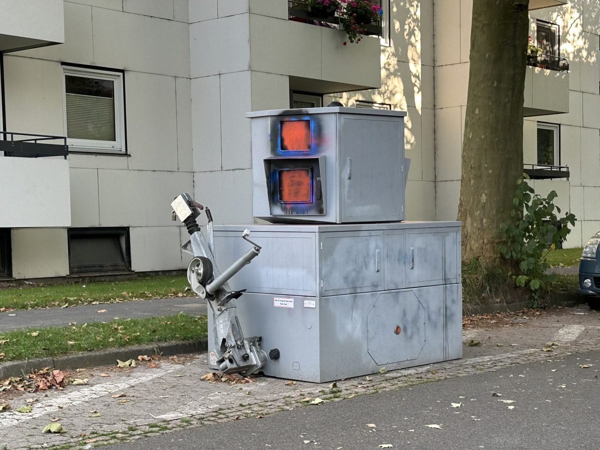 Der mobile Blitzer in Salzgitter sah kurz etwas so aus wie ein Roboter.