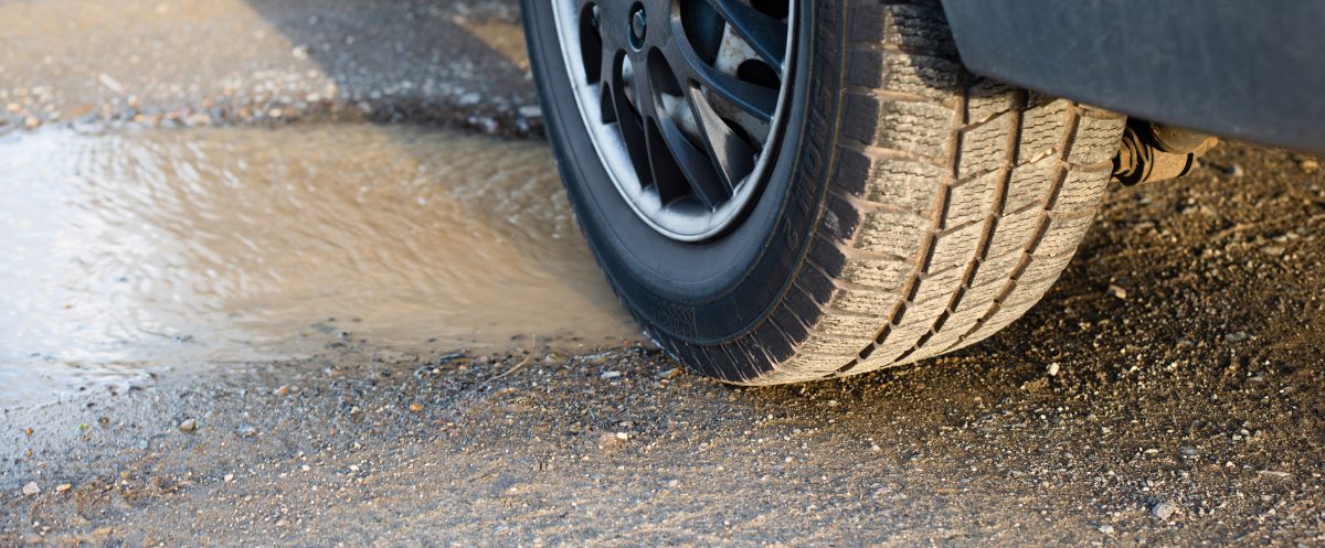 Starker Regen und ein zu hohes Tempo sind einem Autofahrer im Kreis Gifhorn zum Verhängnis geworden. (Symbolbild)