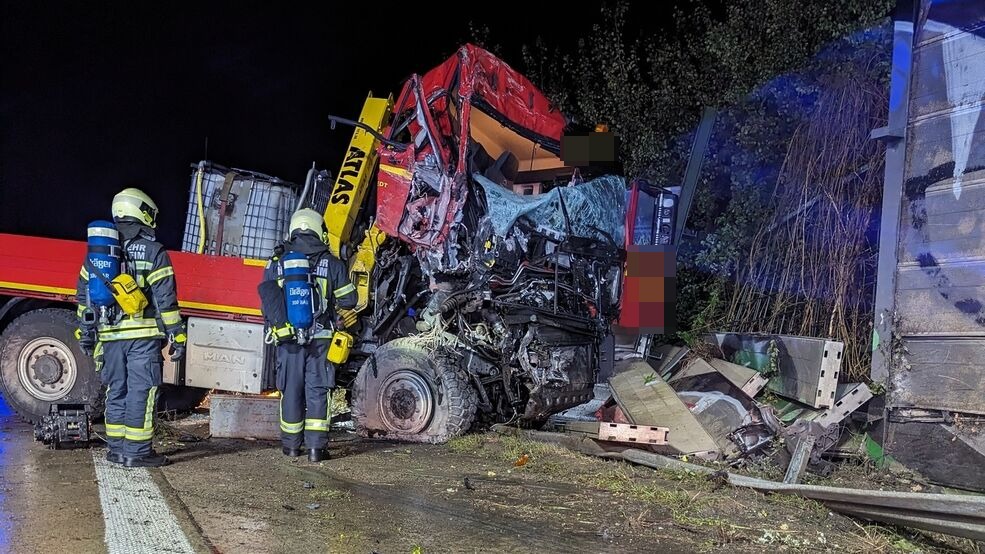 MehrstÃ¼ndige Vollsperrung der A7 bei Hildesheim nach Unfall