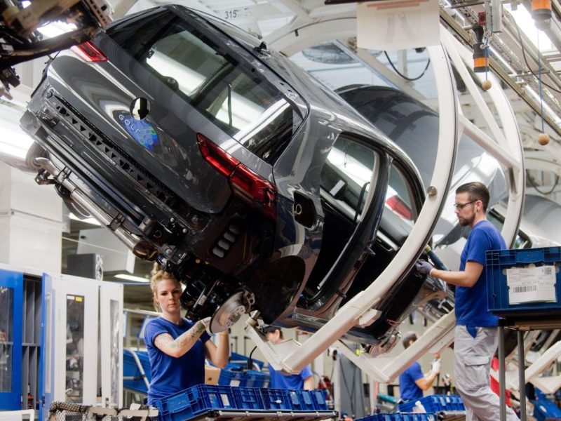VW-Bericht: Mitarbeiter sprechen über Ängste – Marken-Chef reagiert barsch! „Ist das schlimm?“
