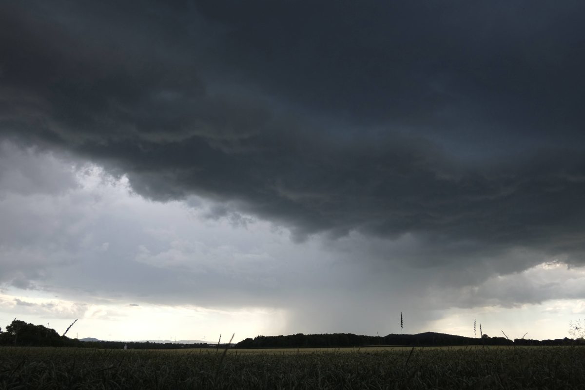 Das Wetter in Niedersachsen bleibt wechselhaft. (Archivbild)