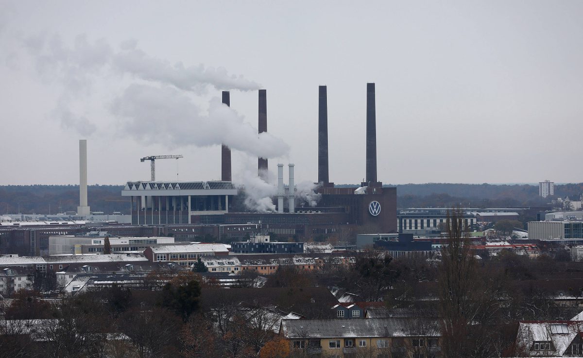 Über Wolfsburg wird bald ein Flugzeug kreisen. (Archivbild)