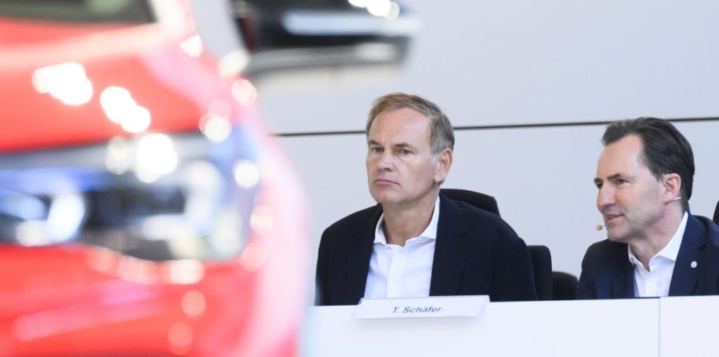 Konzernchef Oliver Blume (links) und VW-Markenchef Thomas Schäfer ließen am Dienstag die Katze aus dem Sack. Wenn auch nicht ganz.
