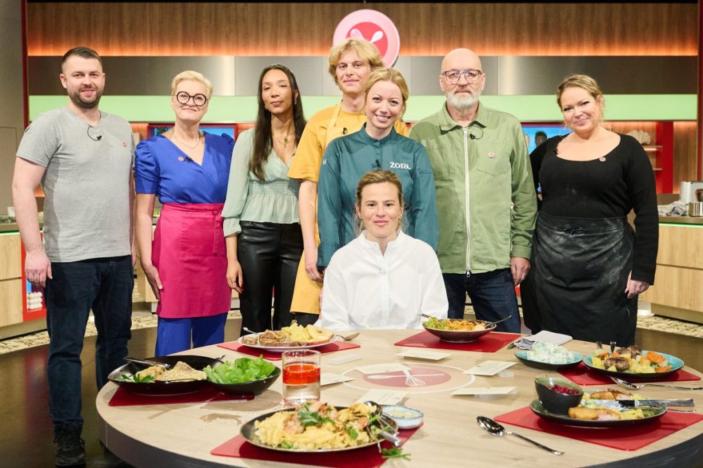 Das Küchenschlacht-Team der Woche: Tobias Passing, Andrea Strobach, Ella Suxdorf, William Ruthel, Zora Klipp, Milena Broger, Karl Müller und Tanja Barbei.