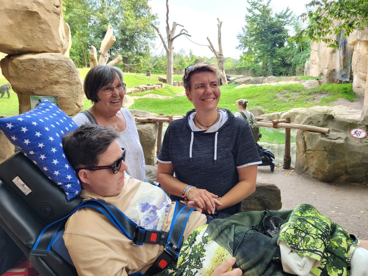 Christine und ihre Lebensgefährtin im Zoo Hanover.