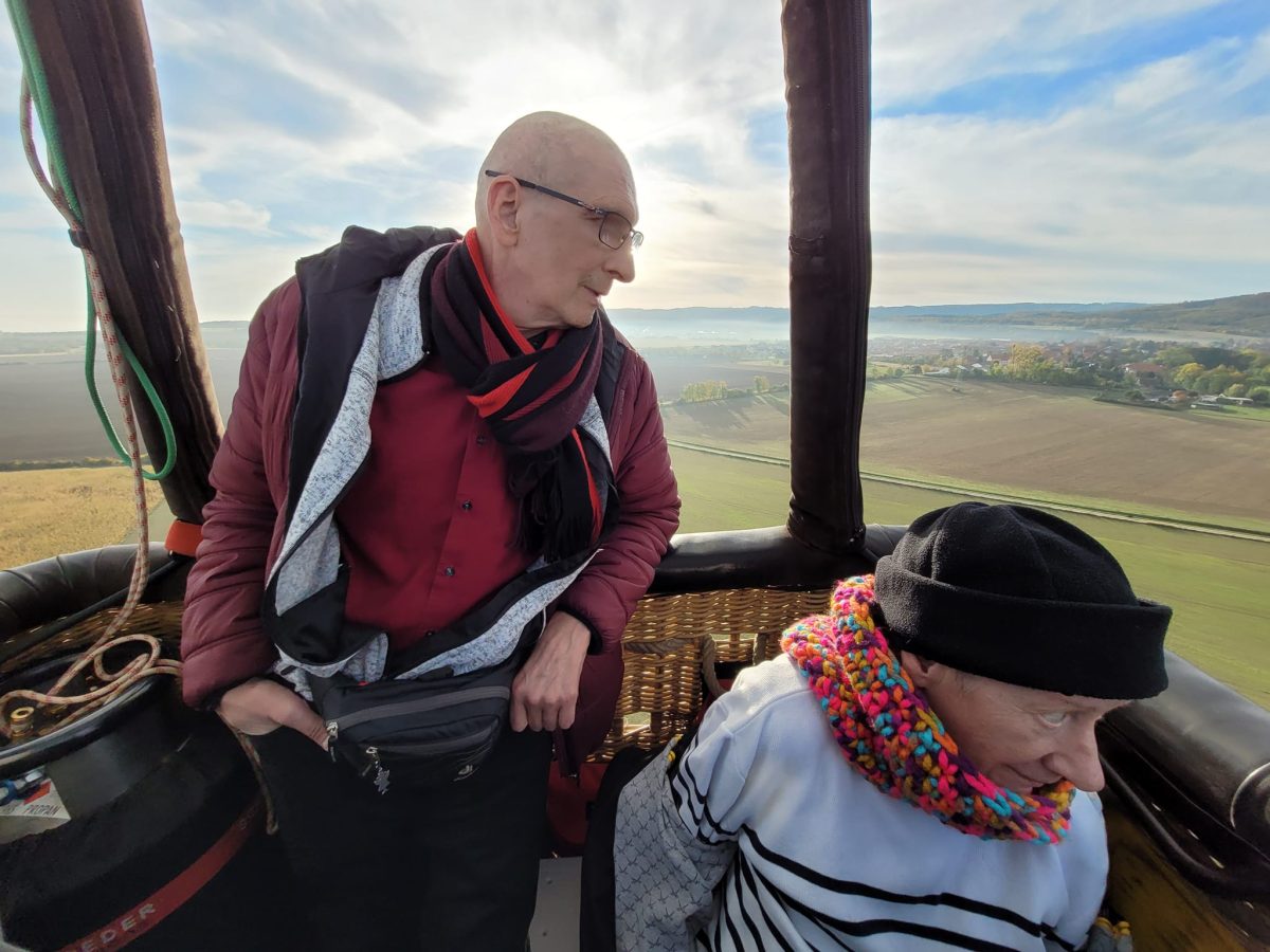 Dem Himmel ganz nah sein - das hat sich ALS-Patientin Barbara so sehr gewünscht. Und auch, dass dabei Thomas an ihrer Seite ist. Die Beiden haben sich im Hospiz kennengelernt, sehen sich als Seelenverwandte.