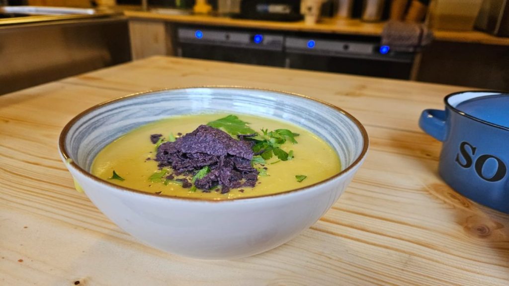 Das Highlight bei der "Suppkultur" ist die Birnen-Pastinakensuppe "Blaugelbe Weihnacht"