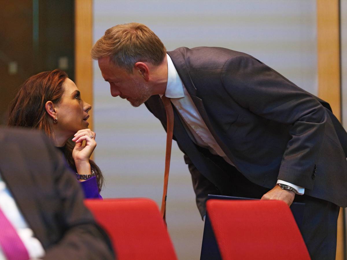 Er war Finanzminister, jetzt könnte er Vollzeit-Daddy werden – was Lindners Zukunftspläne mit Care-Arbeit und Kindersegen zu tun haben.