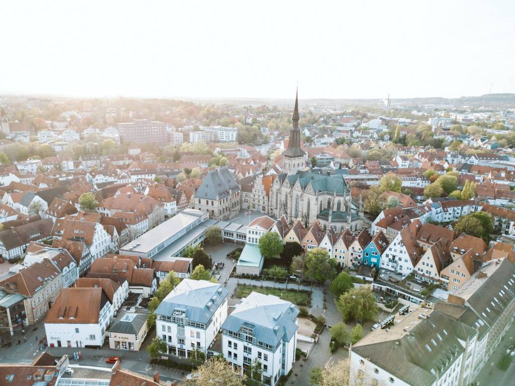 Luftaufnahme Rathaus Osnabrück am 30.04.2023 Ansicht aus der Luft des Rathaus in Osnabrück