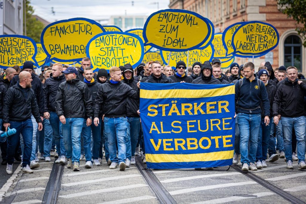 Vor dem letzten Derby hatten beide Fanlager zu Demos aufgerufen.