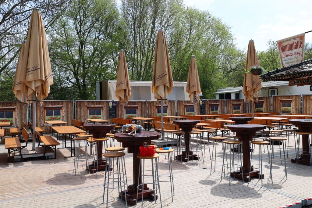  Biergarten auf dem Ostermarkt in Salzgitter
